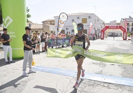 Aarab Said cruzando la linea de meta