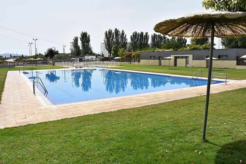 La piscina de verano de Baza abre este sábado