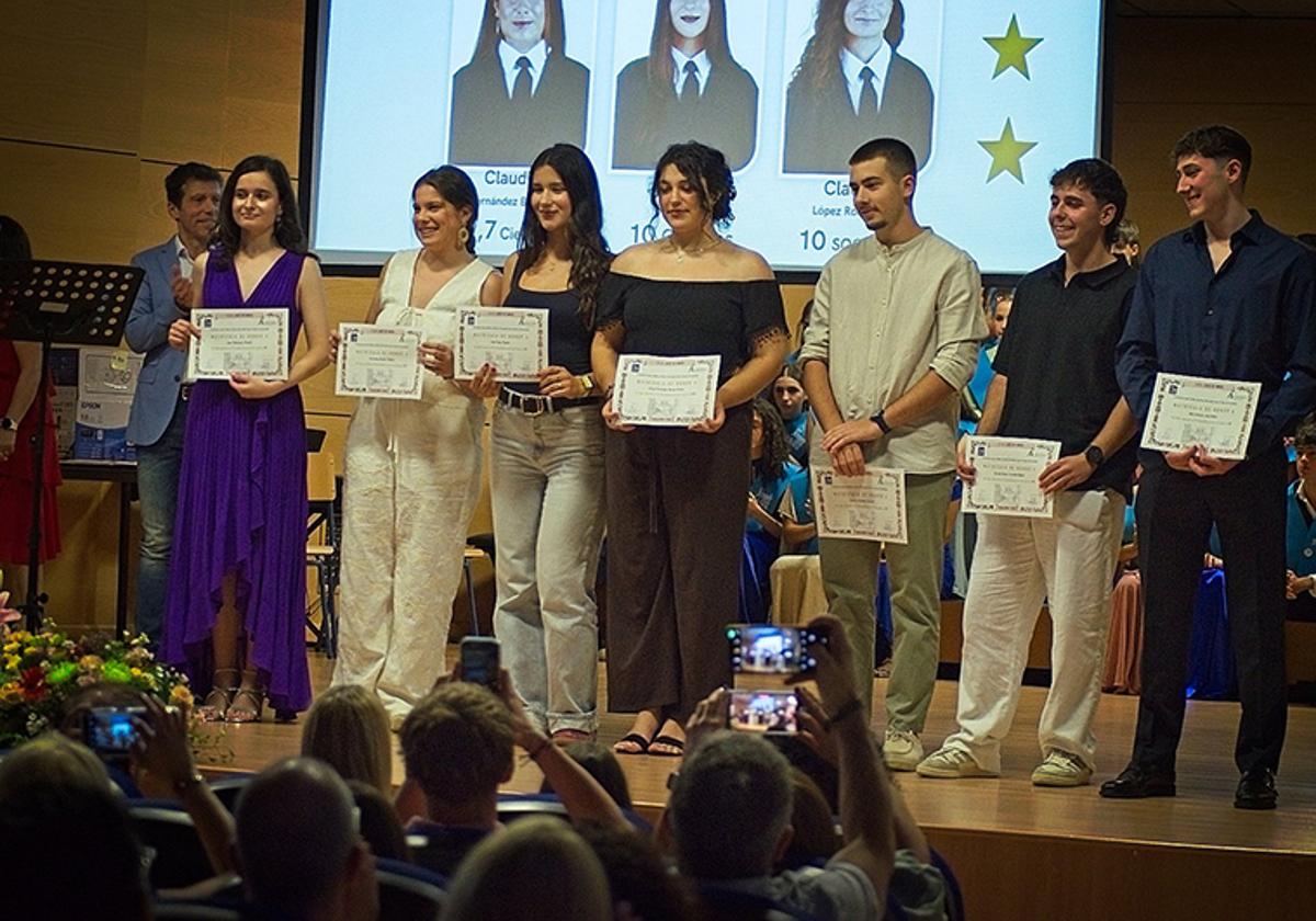 Los siete alumnos con Matriculas de Honor del IES José de Mora