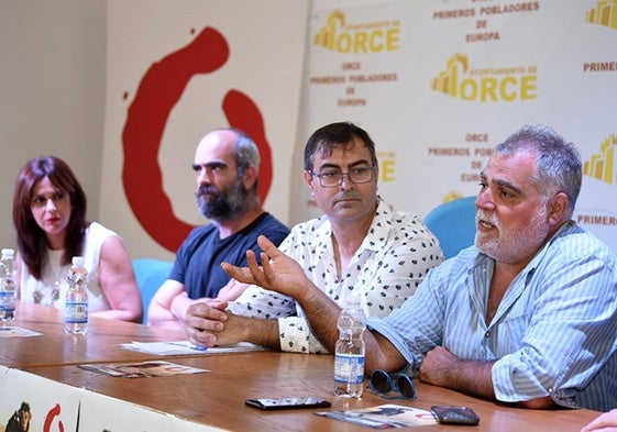 Benito Zambrano, Luis Tosar y José Ramón Martinez, alcalde de Orce en un acto anterior