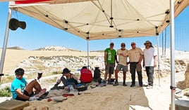 Equipo investigador en el yacimiento del Canal de San Clemente en Huéscar