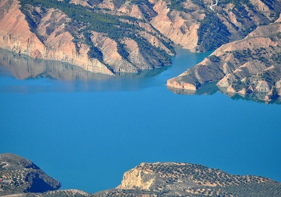 Confederación Hiddrográfica del Guadalquivir y regantes apuestan por utilizar aguas del Negratín