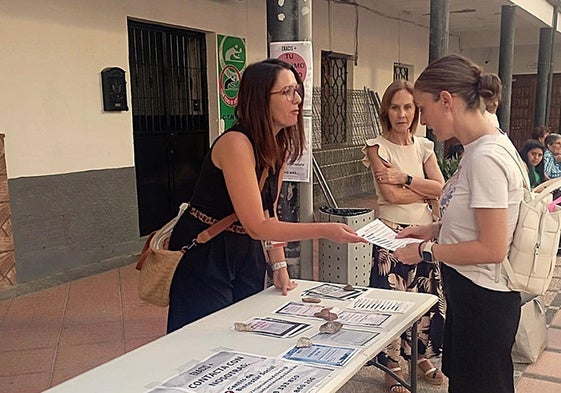 Puesto informativo de ERACIS + en el Barrio de las Cuevas de Baza