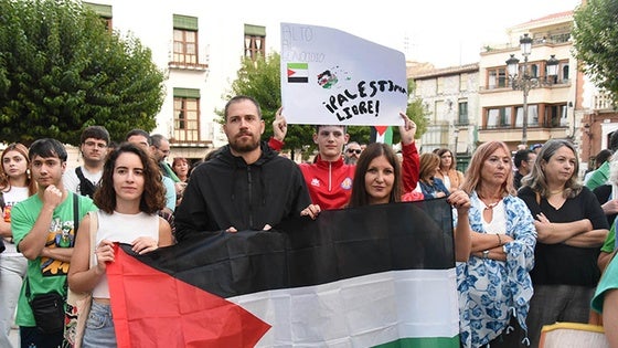 Varios cientos de personas se concentran en Baza en solidaridad con el pueblo palestino