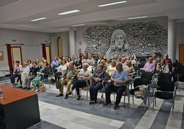 Alumnos asistentes a la inauguración del curso del Aula Permanente de Formación Abierta de Baza