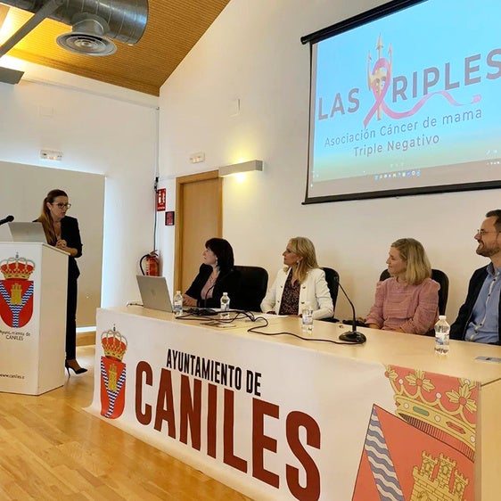 Caniles muestra su cara más solidaria con el cáncer de mama triple negativo