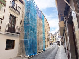 Fachada de la iglesia de los Dolores que está siendo rehabilitada