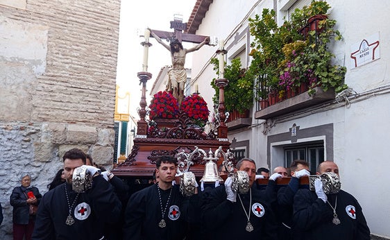 El paso del Cristo de la Misericordia entrando en la calle Mesto