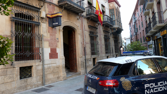 La Policía detiene en Baza a un individuo que habría robado objetos del interior de tres vehículos