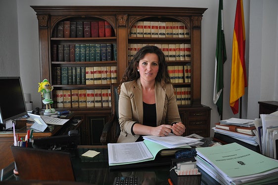La alcaldesa de Caniles plantea una cuestión de confianza