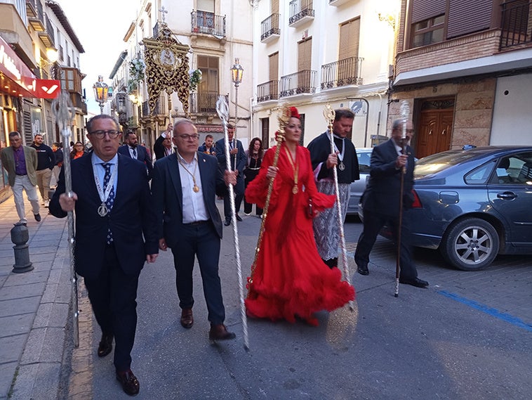 Baza emprende su camino hacia El Rocío junto a su hermandad madrina de Gelves
