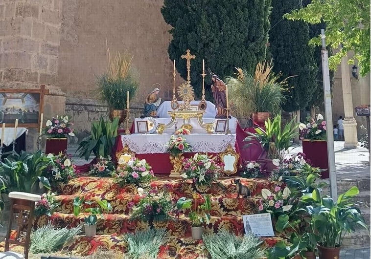 Imagen principal - El Corpus Christi de Huéscar: una solemnidad con cinco siglos de historia repleta de devoción, aroma y tradición familiar
