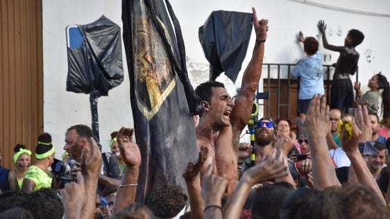 Baza, preparada para teñirse de negro con Cascamorras