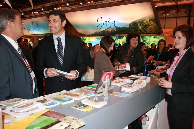 El alcalde de Baza considera “muy positiva” la presencia de Baza en FITUR, donde la ciudad se ha vendido como destino de fin de semana