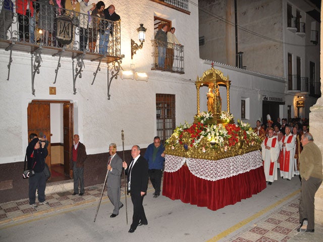 Cientos de oscenses reciben a las Santas, Alodía y Nunilón  que estarán 50 días en Huéscar