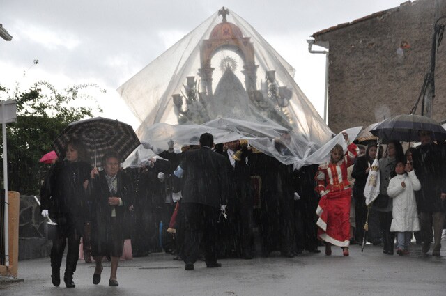 La lluvia trastoca las fiestas de Moros y Cristianos que finalizan mañana en Zújar y Benamaurel