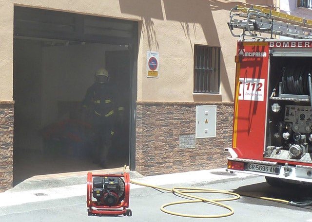 Los bomberos de Baza sofocan 5 incendios y rescatan a una mujer  herida en accidente de tráfico