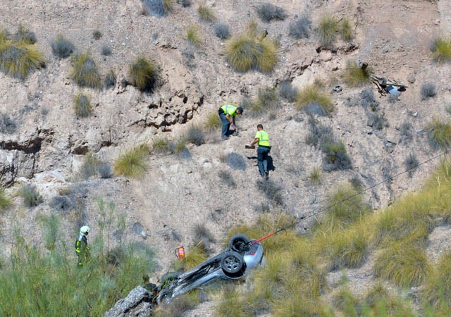 Dos hermanos de Cuevas del Campo mueren al despeñarse el vehículo en el viajaban