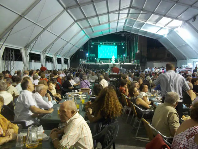 Más de mil personas disfrutaron de los espectáculos musicales del día del mayor en la Feria de Baza