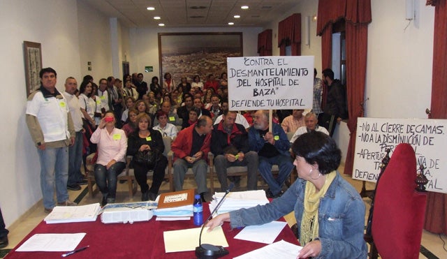 Los trabajadores del Hospital de Baza alertan ante su progresivo desmantelamiento