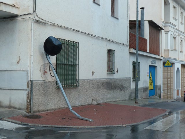 Cuatro personas heridas en un accidente en una calle de Baza