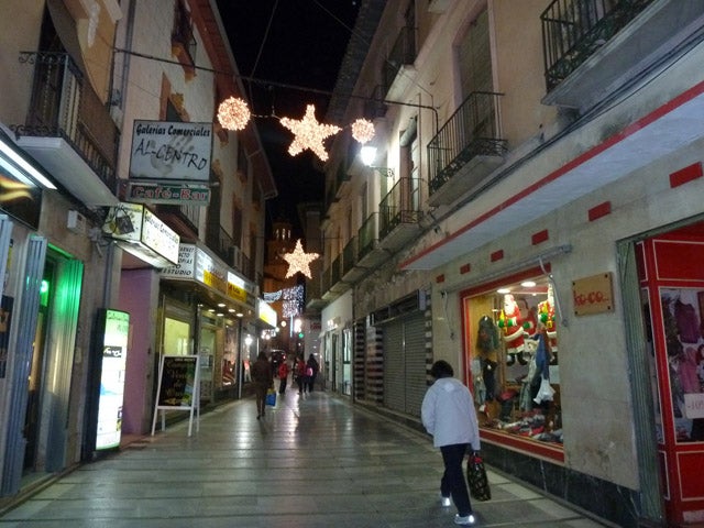 Baza ahorra en luces de Navidad
