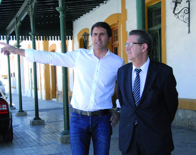 El alcalde de Baza y Joan Amorós se reunen con responsables de la consejería de Fomento para tratar sobre el tren Lorca-Baza-Guadix