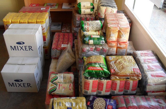 La Asociación de Empresarios de Huéscar apuesta por la solidaridad colaborando con el Banco de Alimentos