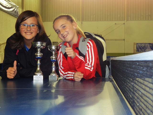 Las bastetanas Carmen Lozano y Eva Mª Olivares campeona y subcampeona de Andalucía de Tenis de Mesa