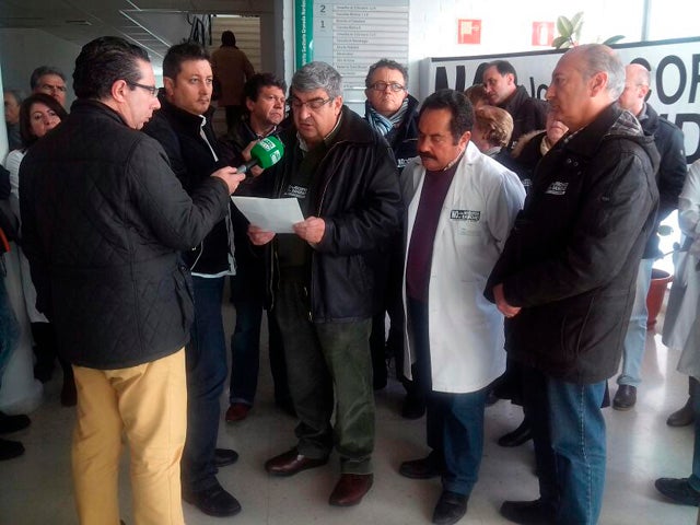 Representantes sindicales se encierran en el Centro de Salud de Baza ante los recortes del SAS