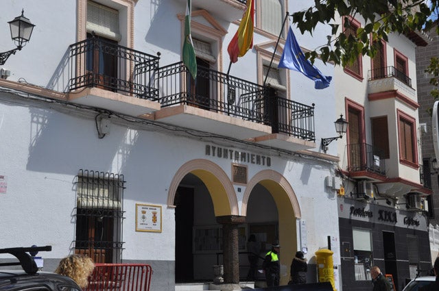 El PSOE dice que Torrente mintió al presentar las cuentas del Ayuntamiento y solo rebajo la deuda en 50.000 euros quitando las pagas extras a los trabajadores