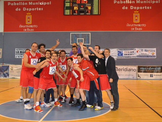 El SDI Baza remonta el partido y la eliminatoria en un final épico 85-78