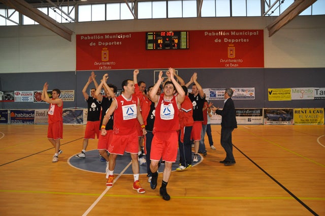 El SDI Baloncesto Baza gana en Granada 65-68 y la eliminatoria se decidirá en casa