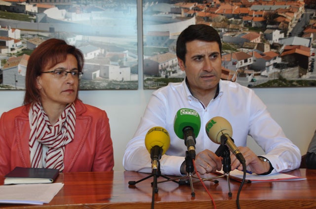 La delegada de Educación y Cultura anuncia en Baza que el IES Jiménez Montoya tendrá una nueva unidad de primero de secundaria