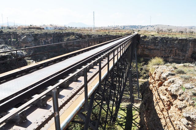 El arroyo del Baúl y el puente construido por Gustavo Eiffel objetivo del safari fotográfico