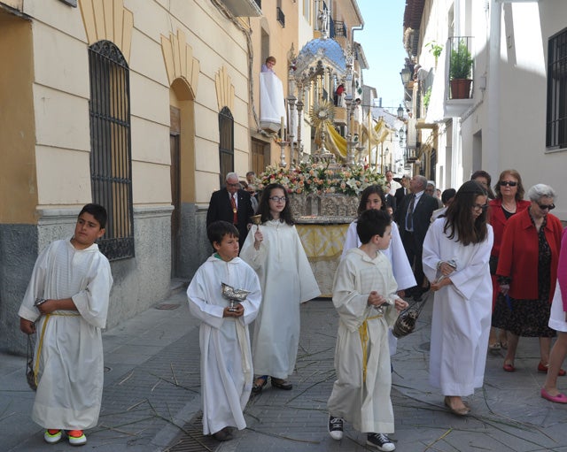 Mañana radiante durante la procesión del Corpus en Baza