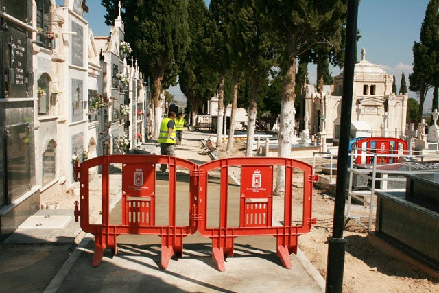 El patio de la parte vieja del cementerio municipal de Baza será más accesible