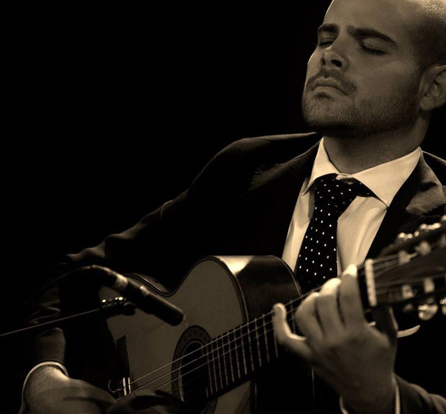 El guitarrista bastetano Alberto López presenta en Granada su espectáculo ´Siento