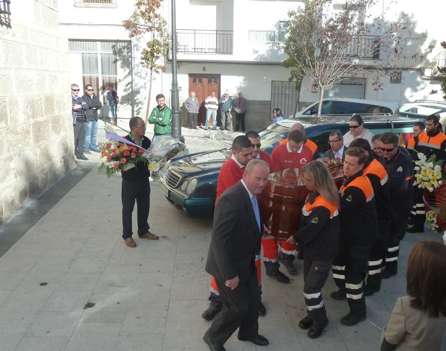 Voluntarios de Cruz Roja y Protección Civil de Baza despiden al compañero fallecido