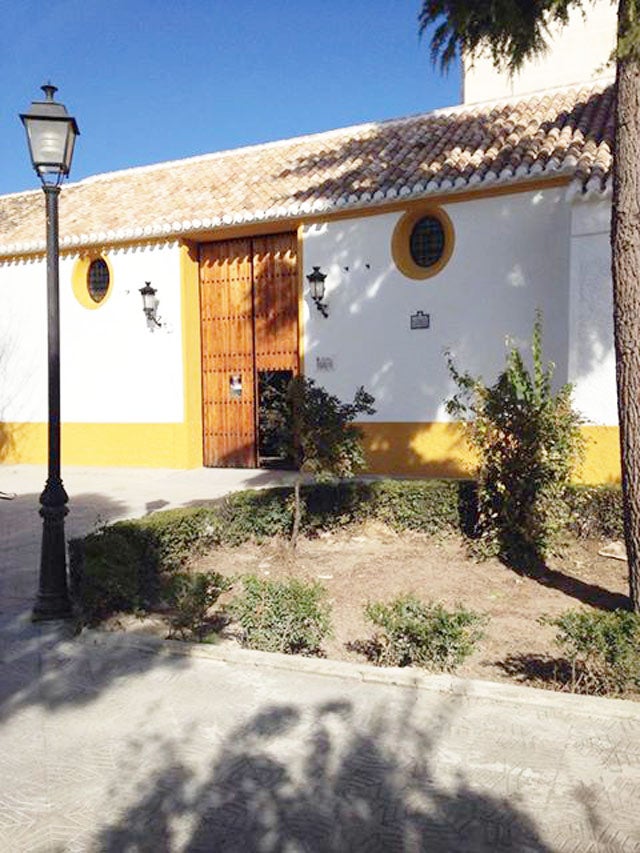 El obispo Ginés García bendice  la ermita de la Soledad en Huéscar