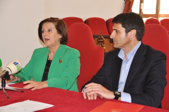 Maria José Sánchez anuncia el traslado del centro de hemodiálisis cerca del Hospital de Baza