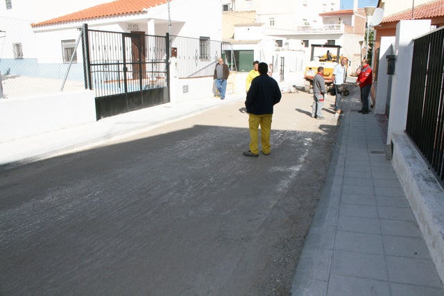 Finaliza el asfaltado de la Cuesta y  Cármenes de la Mancoba