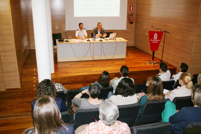 Jornada sobre violencia de género impartida por la Policía Nacional