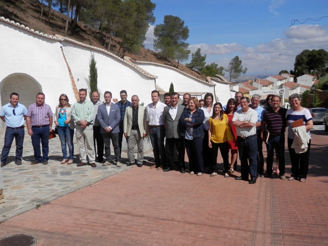 Alcaldes del norte de la provincia de Granada piden apoyo de las administraciones en la regulación de las cuevas