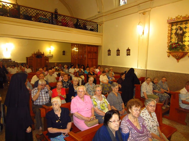 Las Hermanitas de la residencia de ancianos San Jose de Baza celebran la festividad de Santa Teresa de Jornet