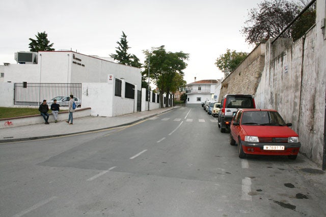 Reformas en la  calle Blas Infante para mejorar  la seguridad en el entorno de 4 centros educativos