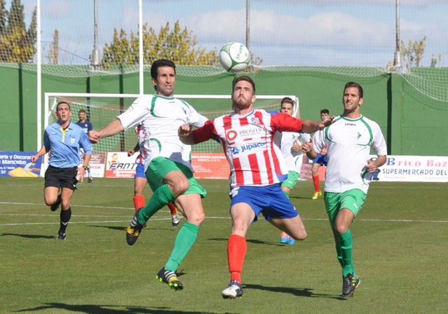 El Baza pierde 2 puntos y termina el partido con 9 jugadores en Pulianas