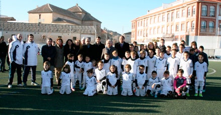 Amancio Amaro abre oficialmente la temporada de la Escuela Deportiva del Real Madrid en Baza