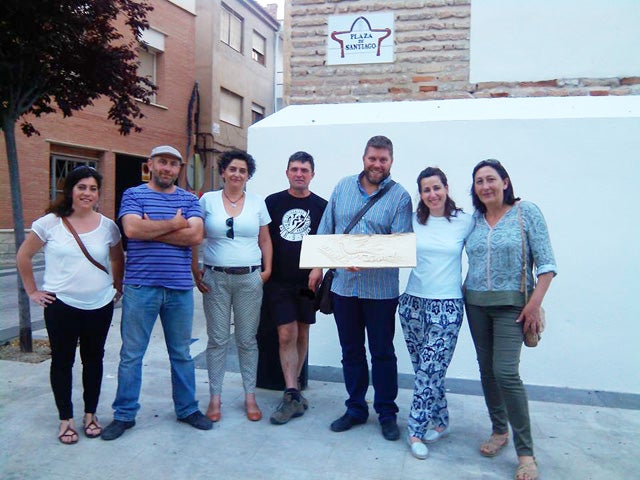 IU Baza escenifica durante una semana su apoyo a la artesanía bastetana