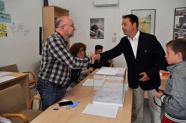 El candidato del PA el primero en ejercer su voto